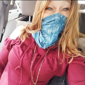 Meet your Posher, Crystal